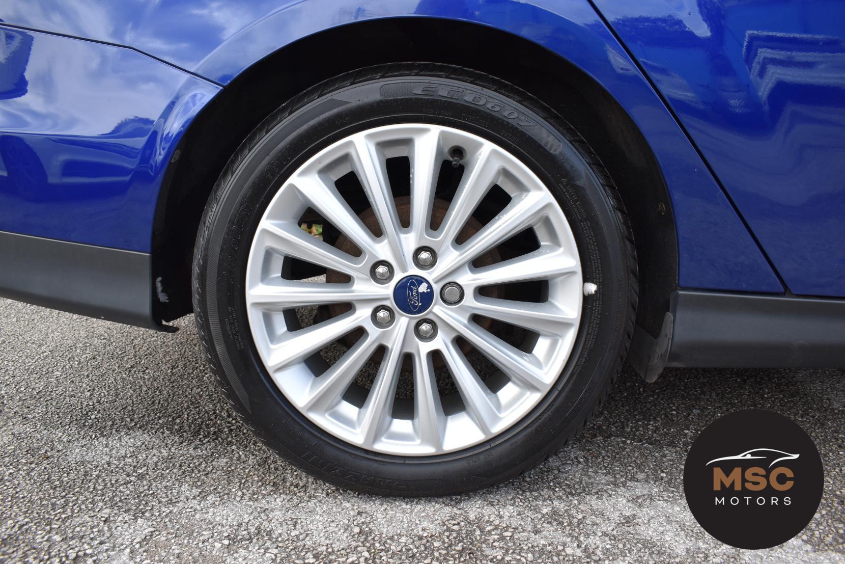 Ford Focus view 25