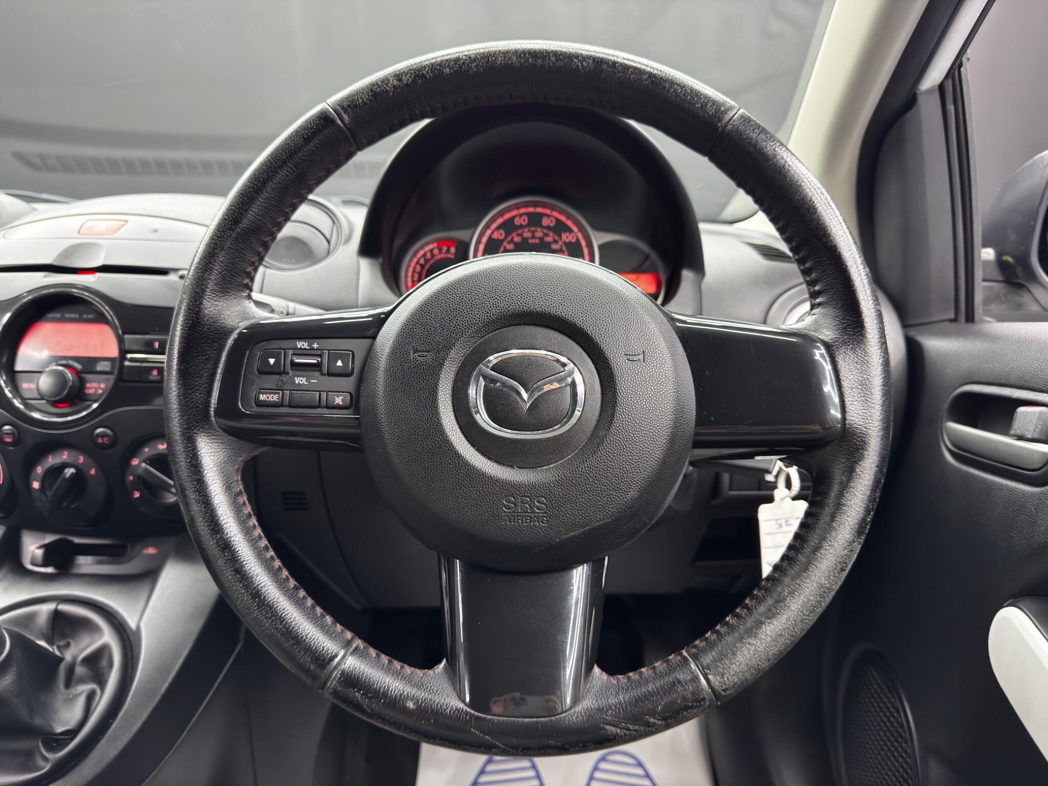 Mazda Mazda2 view 17