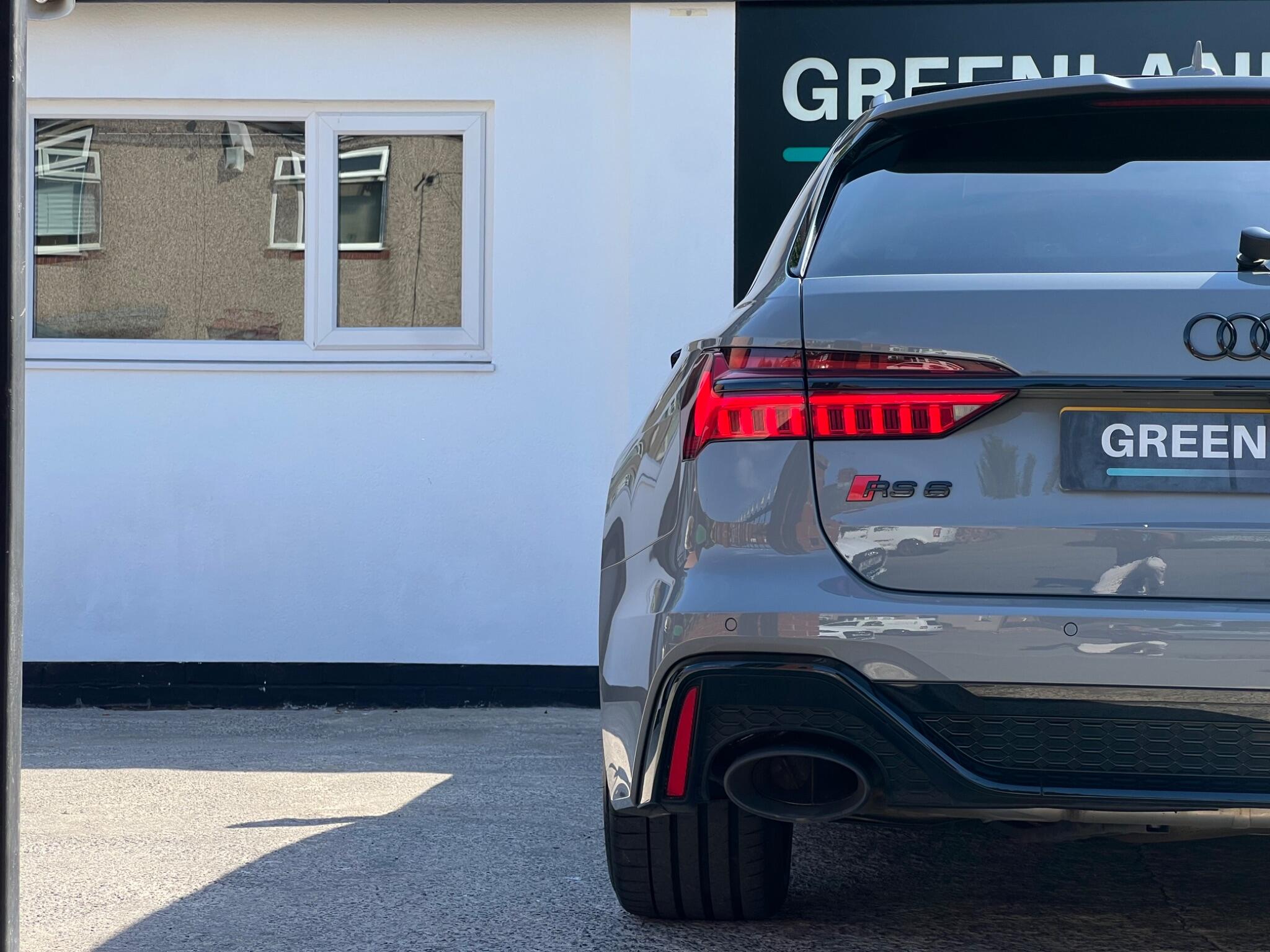 Audi RS6 view 27