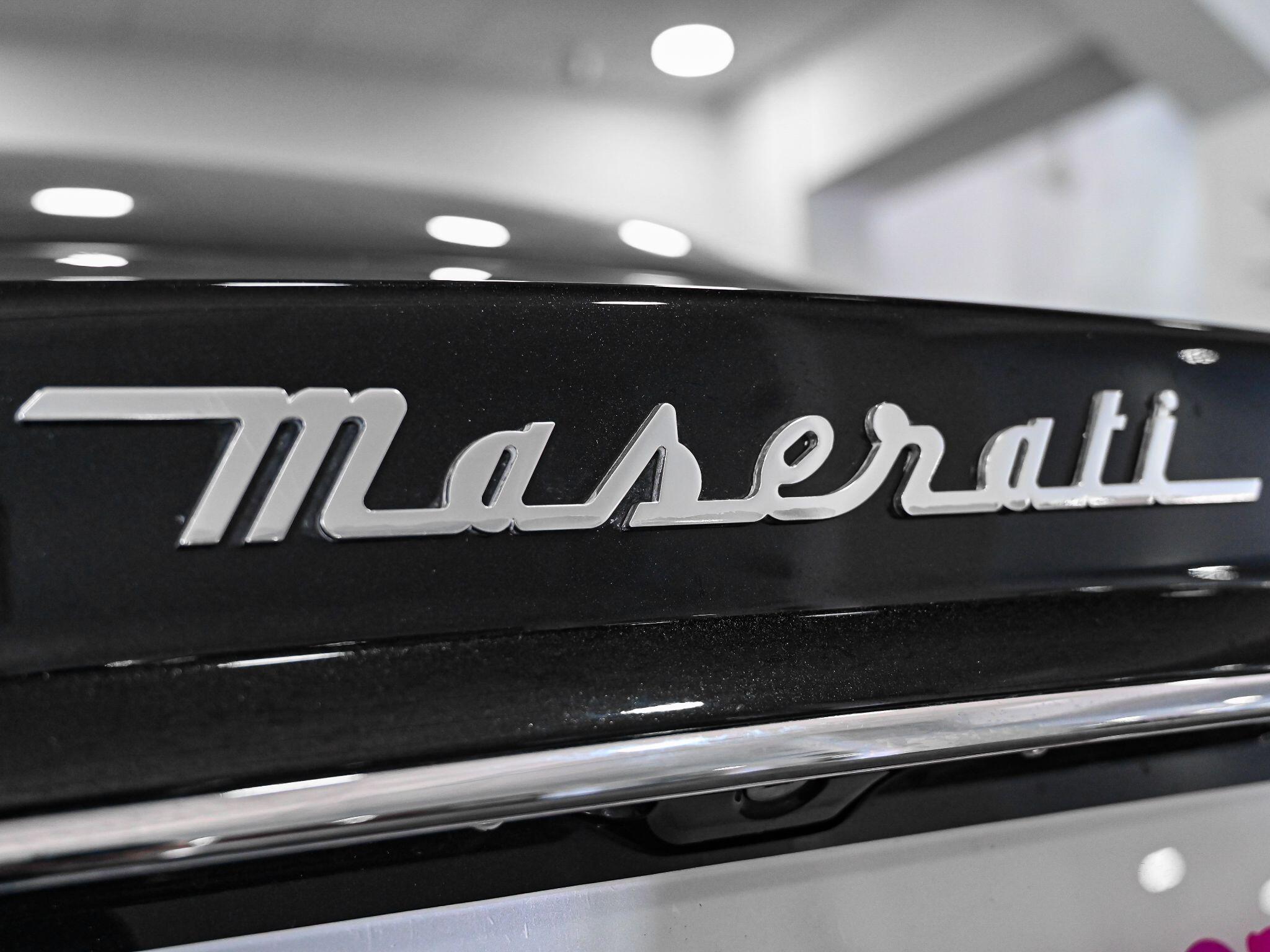 Maserati Coupe view 25