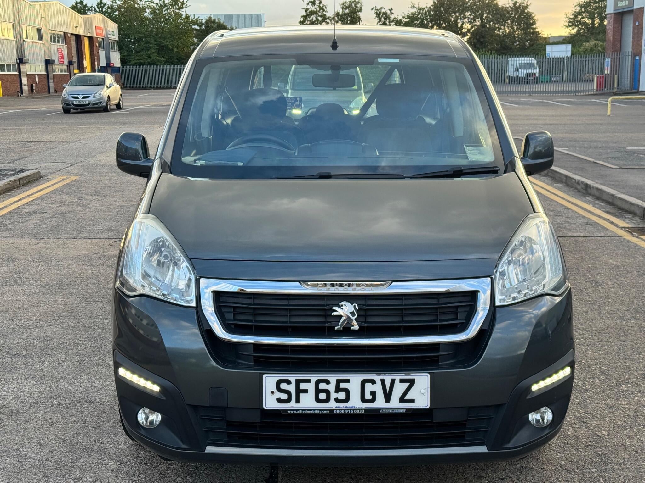 Peugeot Partner Tepee view 2
