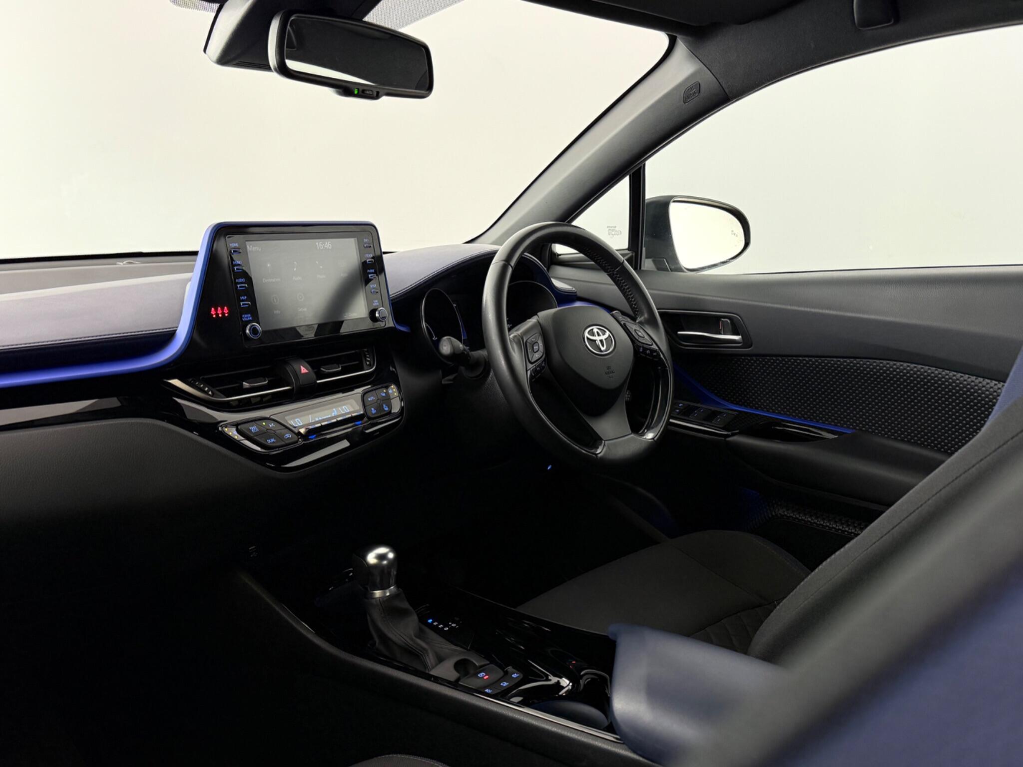 Toyota C-HR view 12