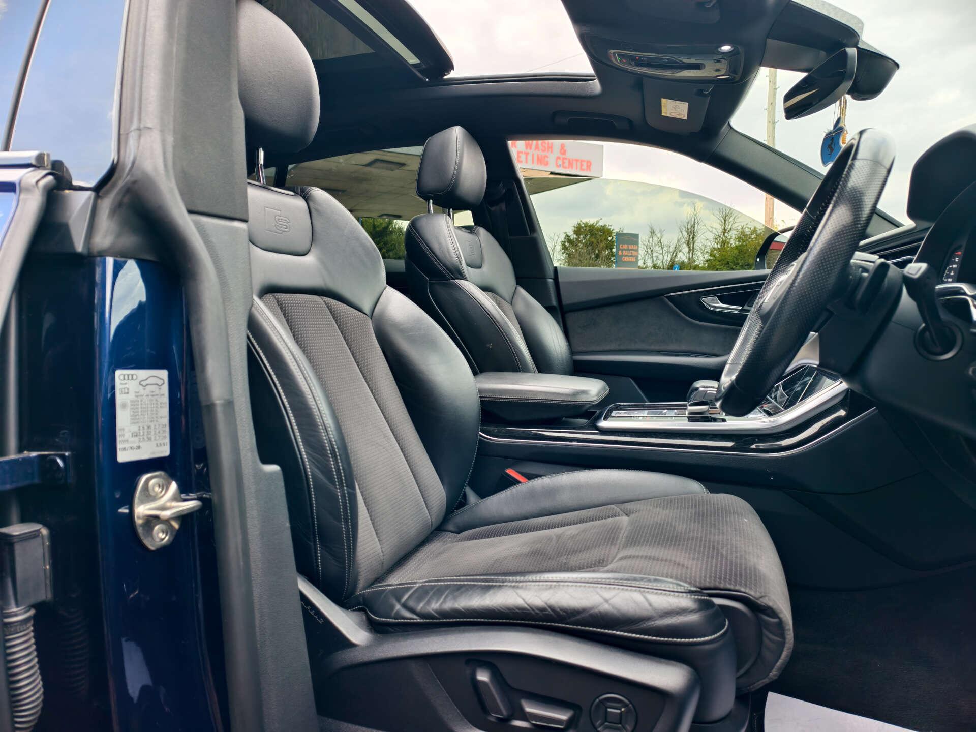 Audi Q8 view 30