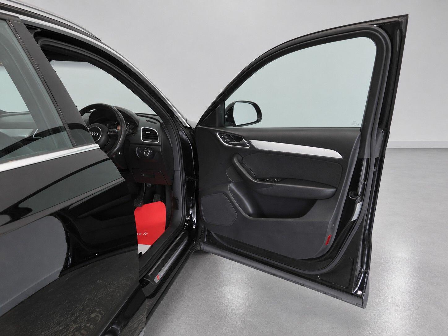 Audi Q3 view 25