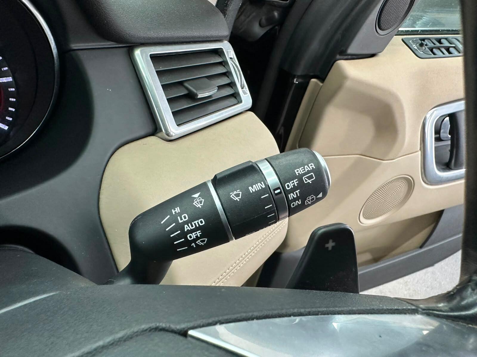 Land Rover Discovery Sport view 45
