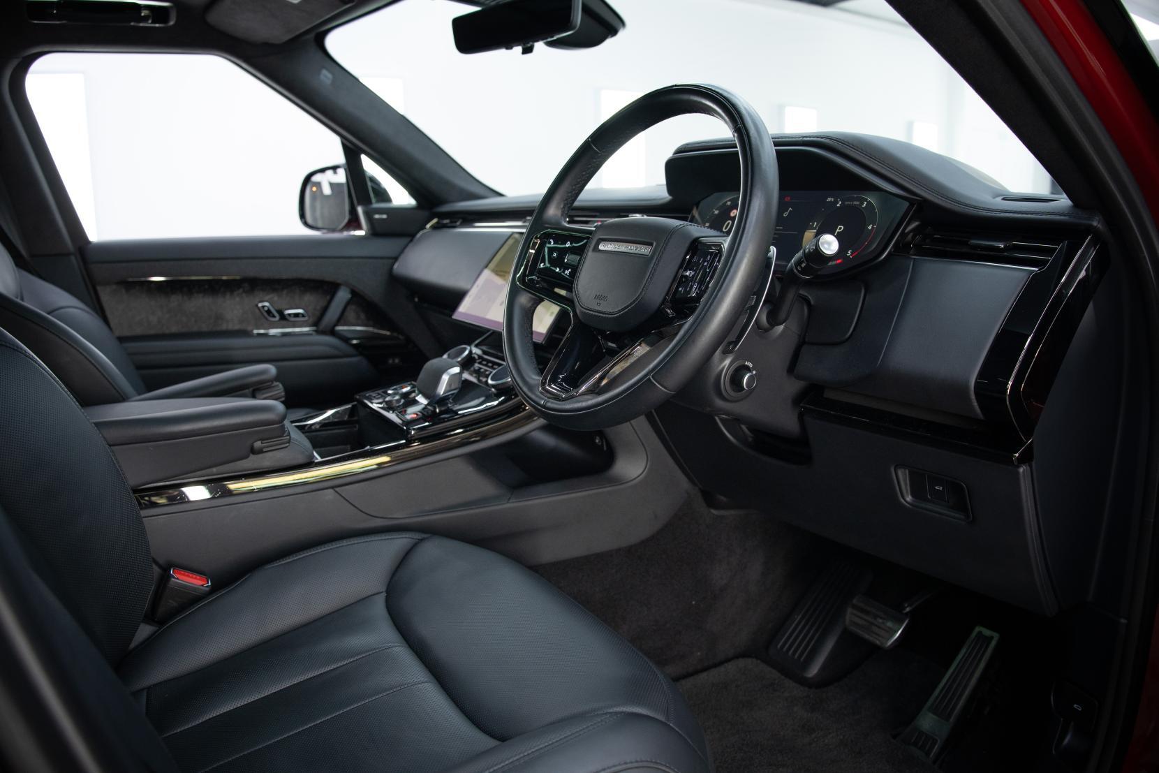 Land Rover Range Rover Sport view 4