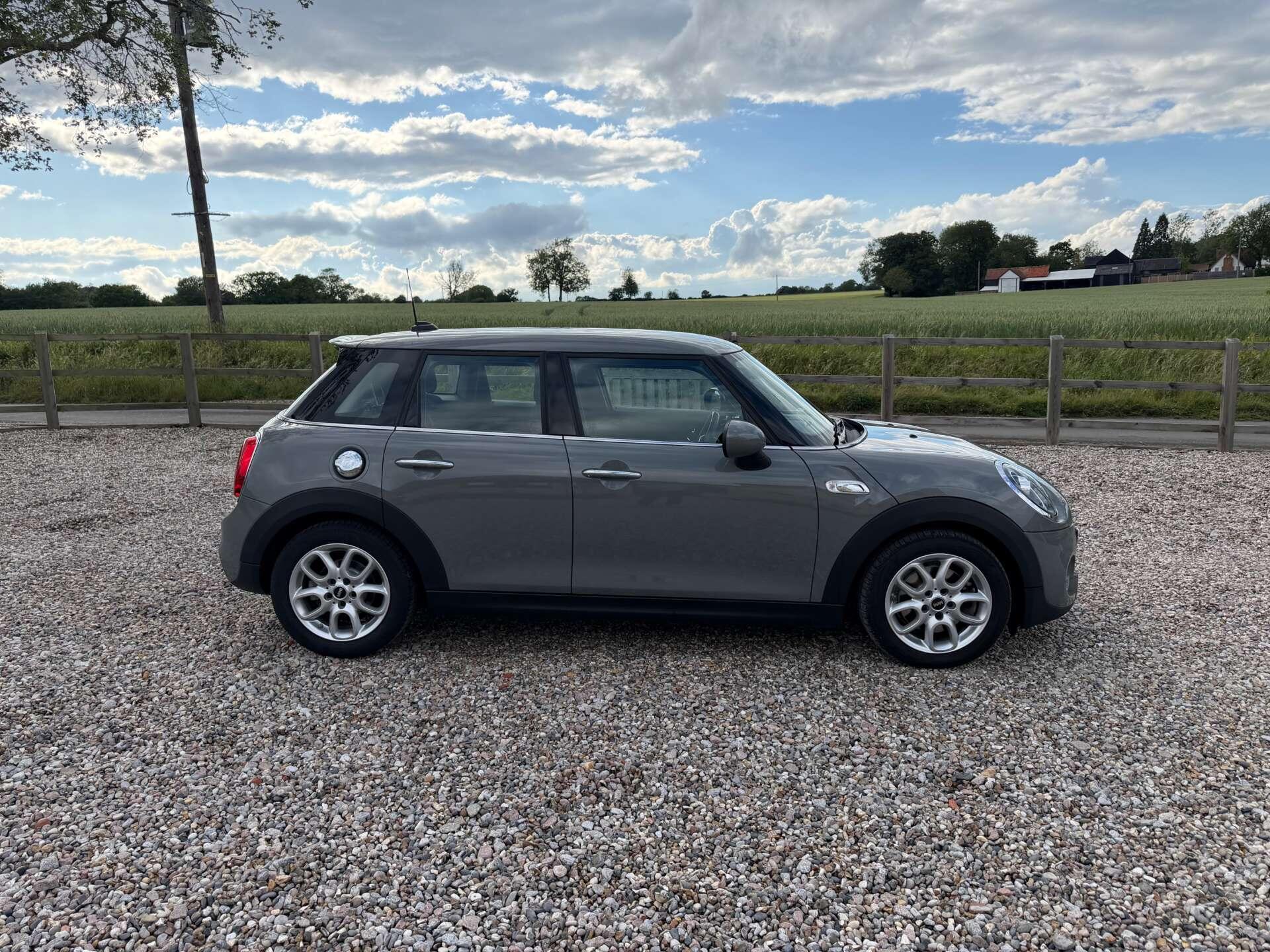 Mini Hatch view 6