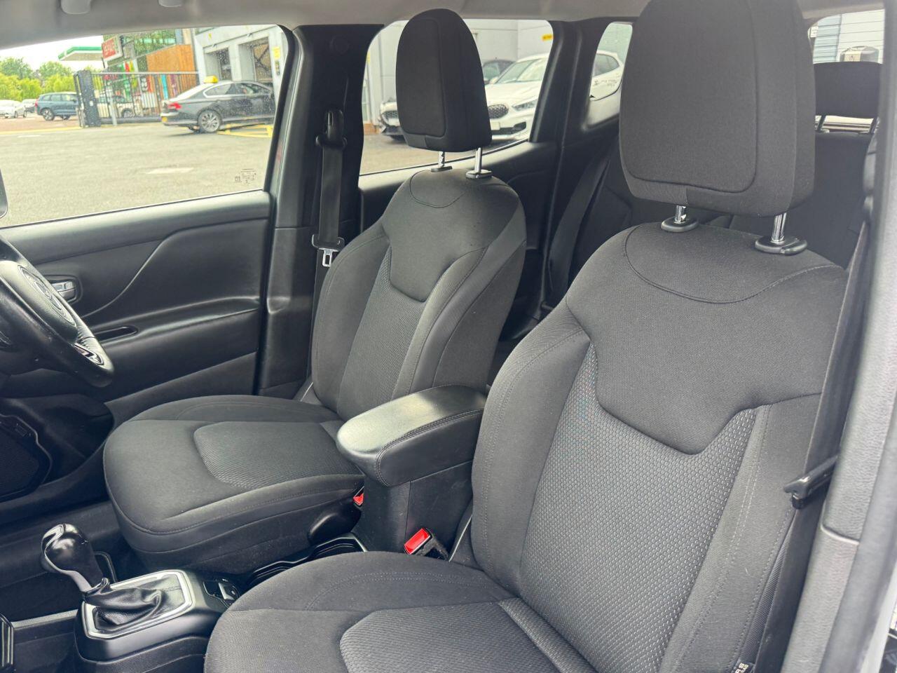 Jeep Renegade view 19