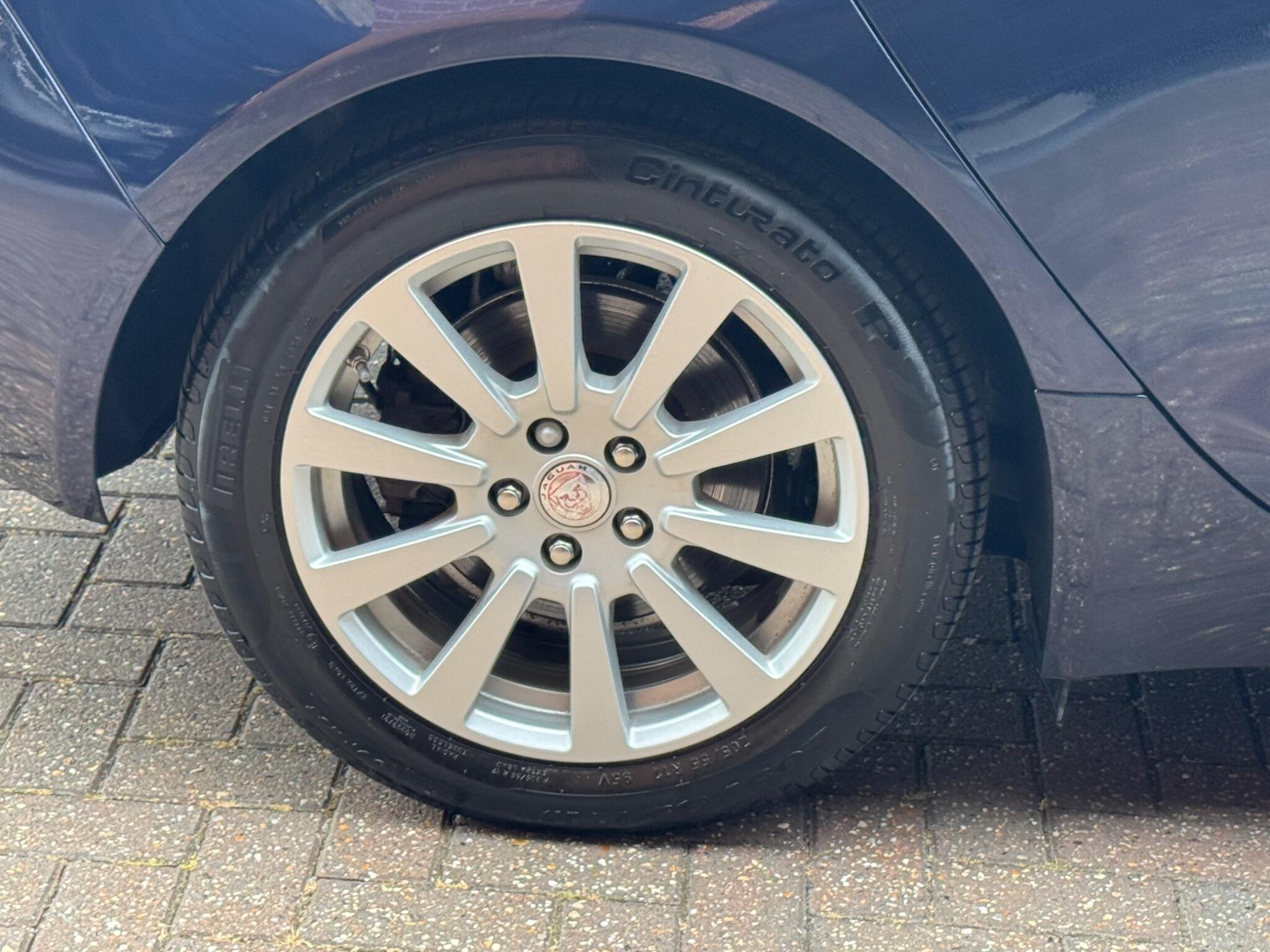 Jaguar Xe view 34