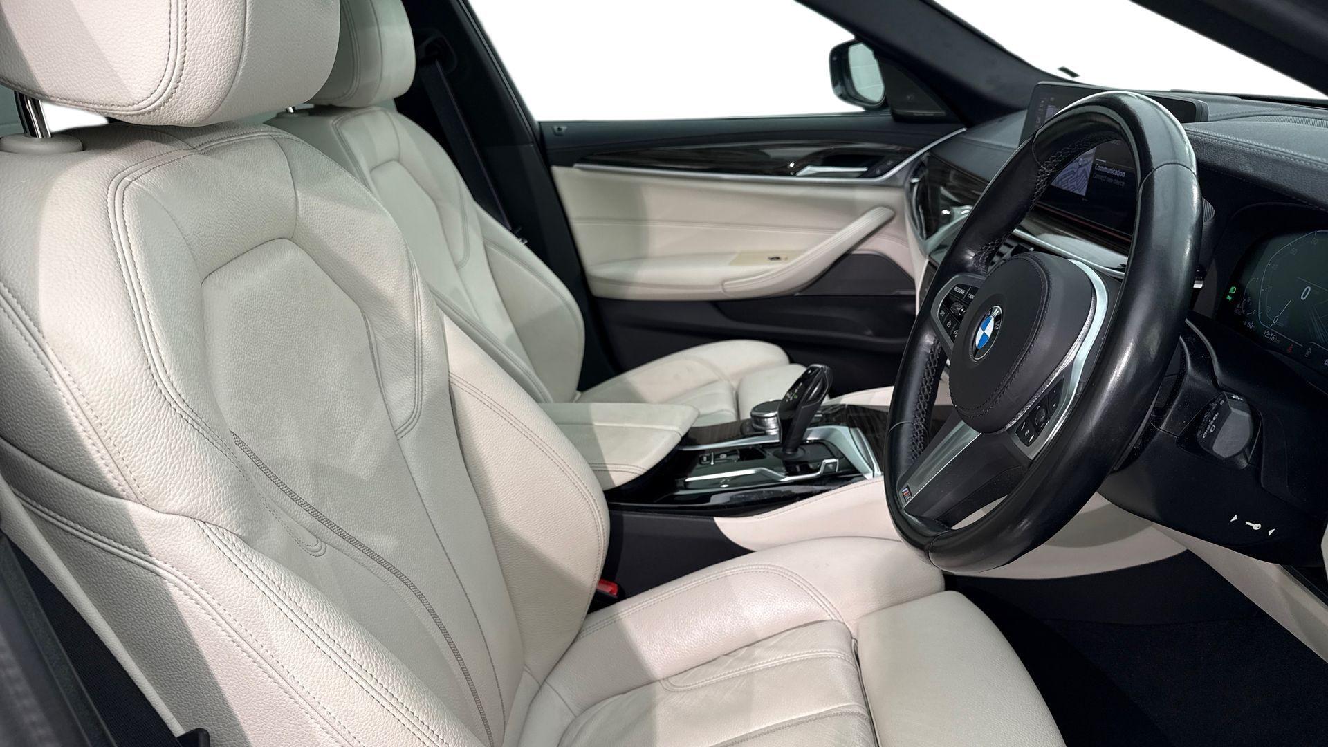 BMW 5 Series view 11