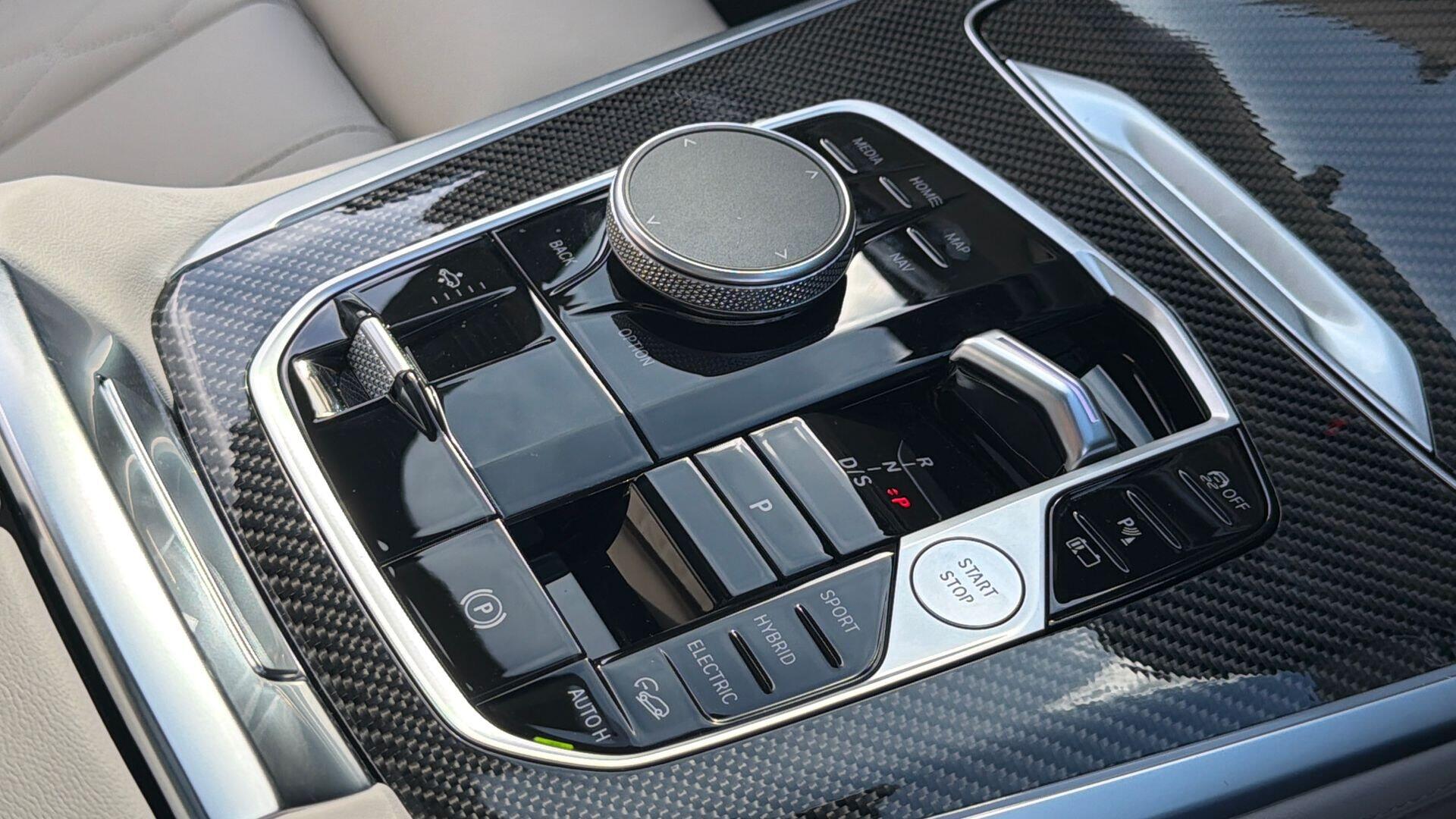 BMW X6 view 10
