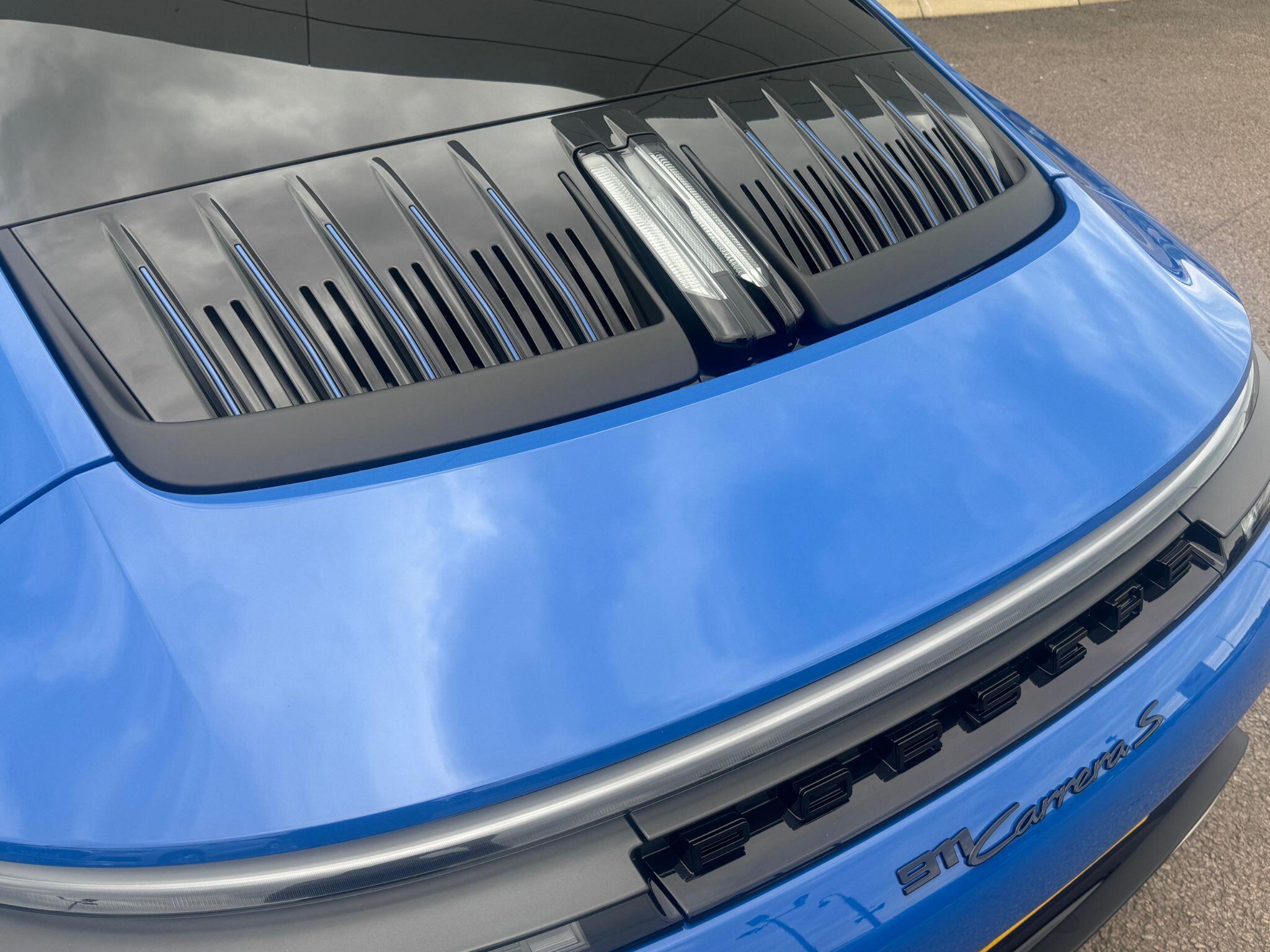 Porsche 911 view 32