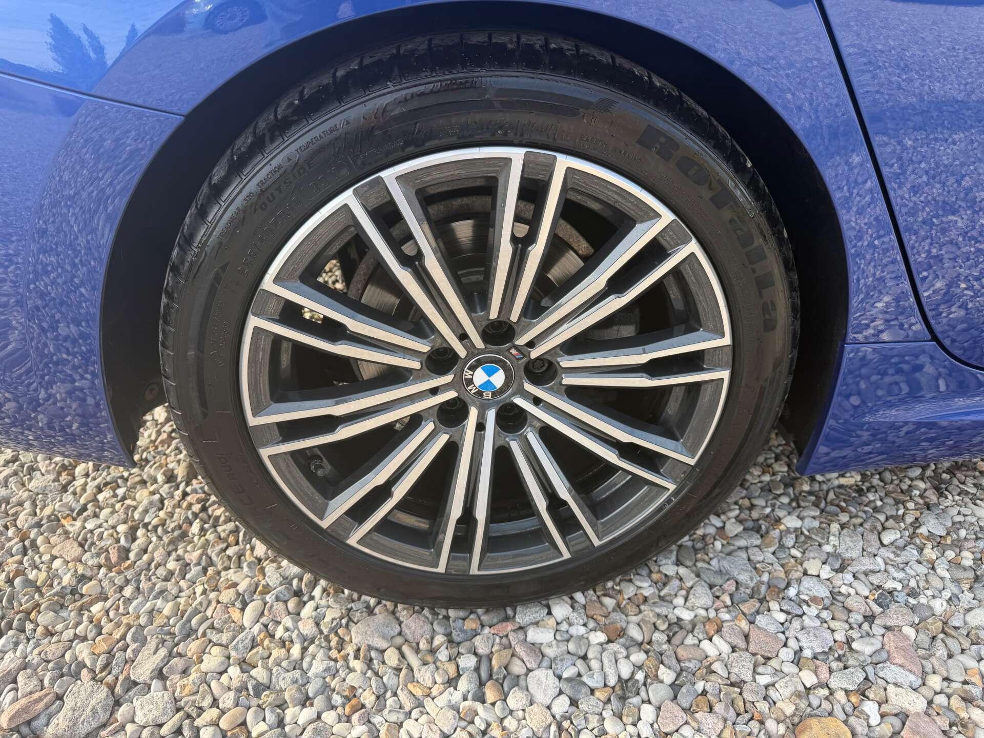 BMW 3 Series view 11