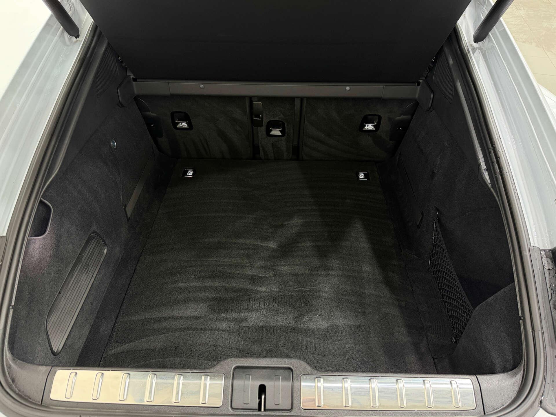 Porsche Panamera view 34