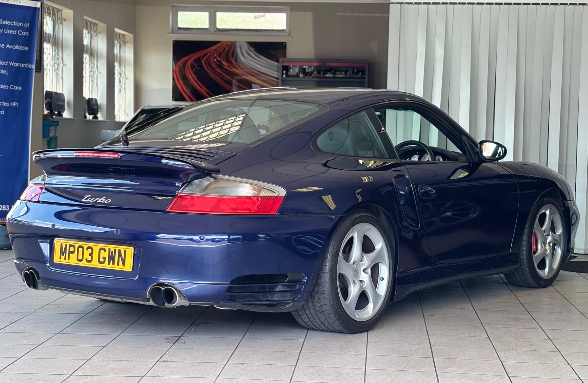 Porsche 911 view 5