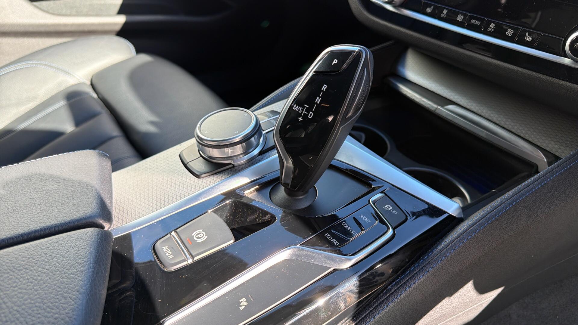 BMW 5 Series view 19