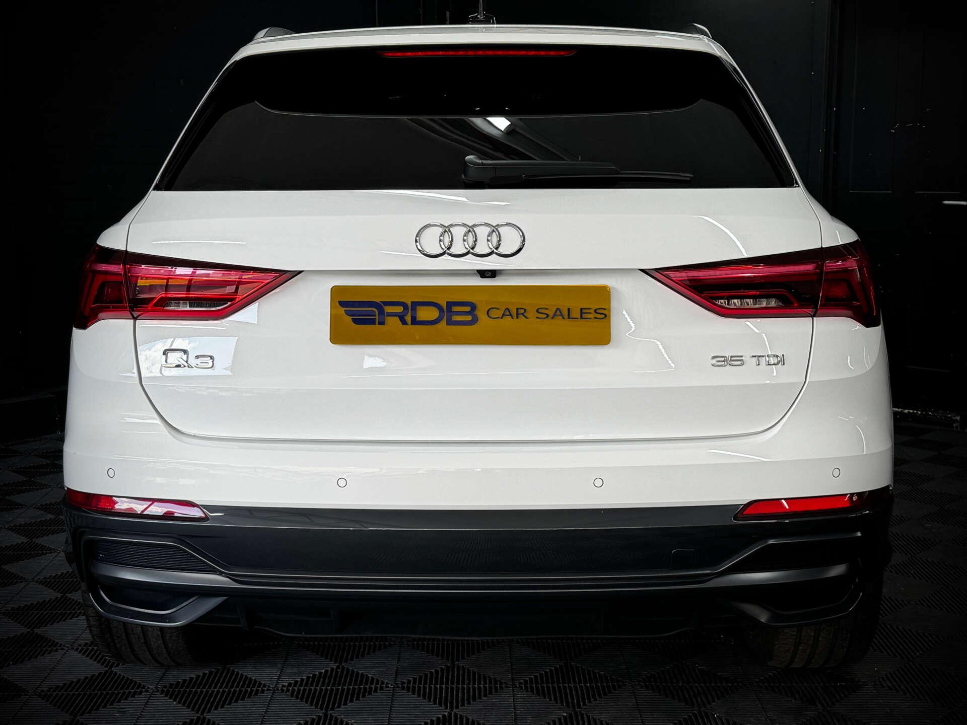 Audi Q3 view 23