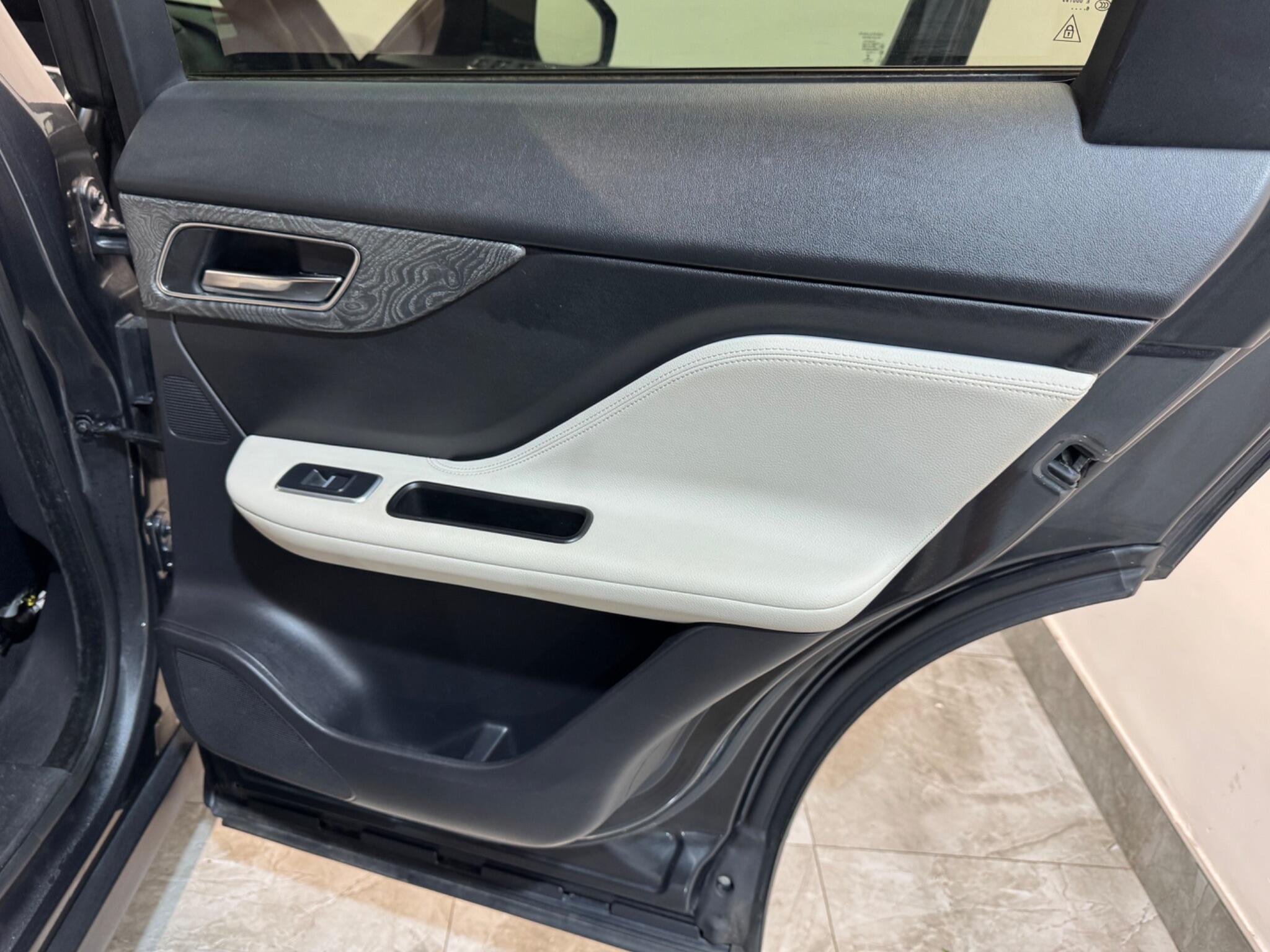 Jaguar F-Pace view 72