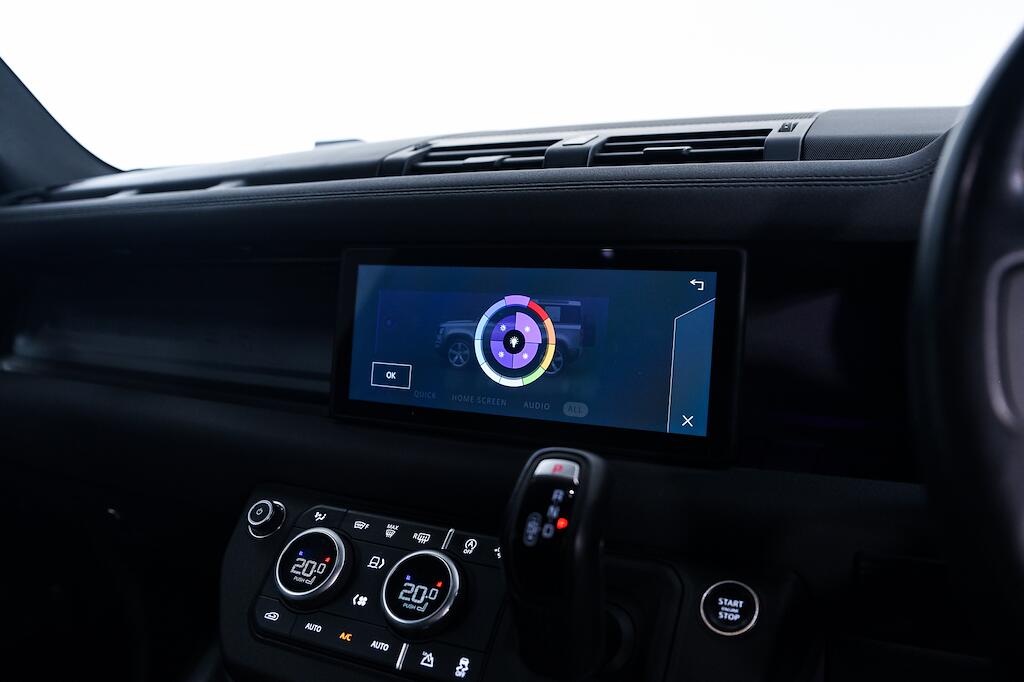 Land Rover Defender view 27