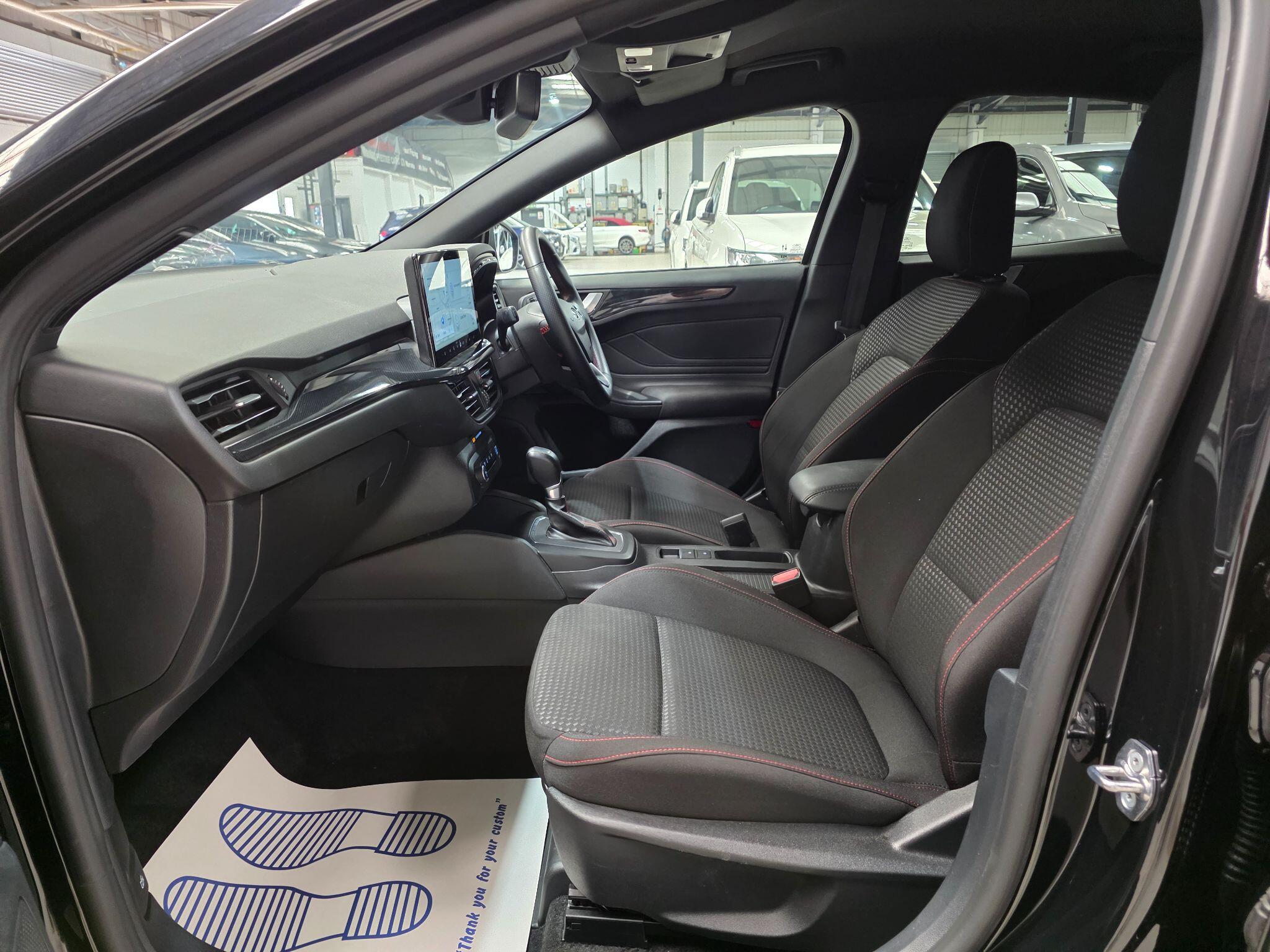 Ford Focus view 22