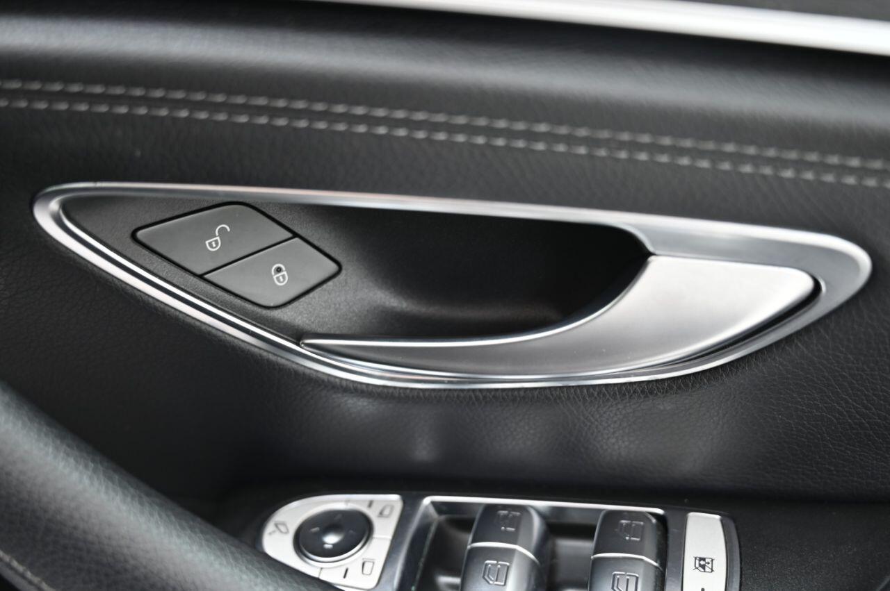 Mercedes-Benz E Class view 39
