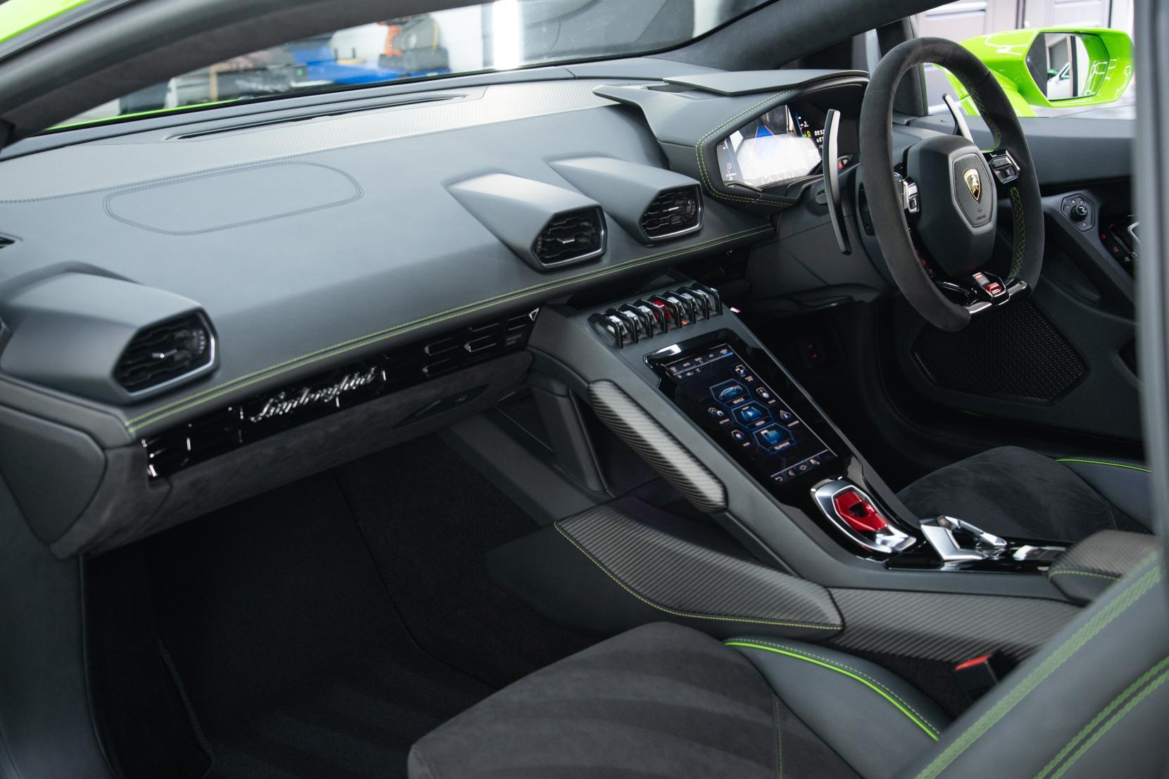 Lamborghini Huracan view 12