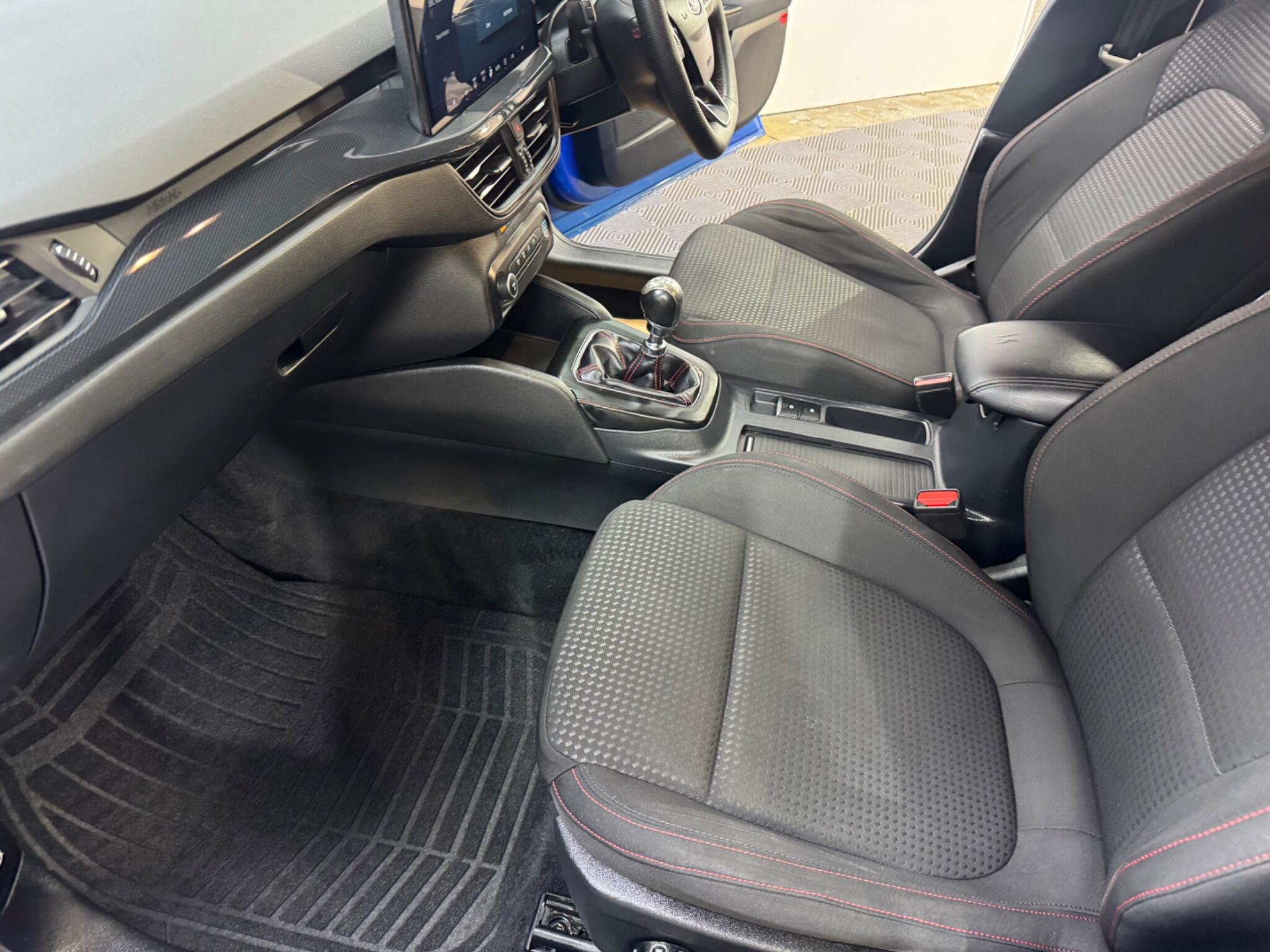 Ford Focus view 41