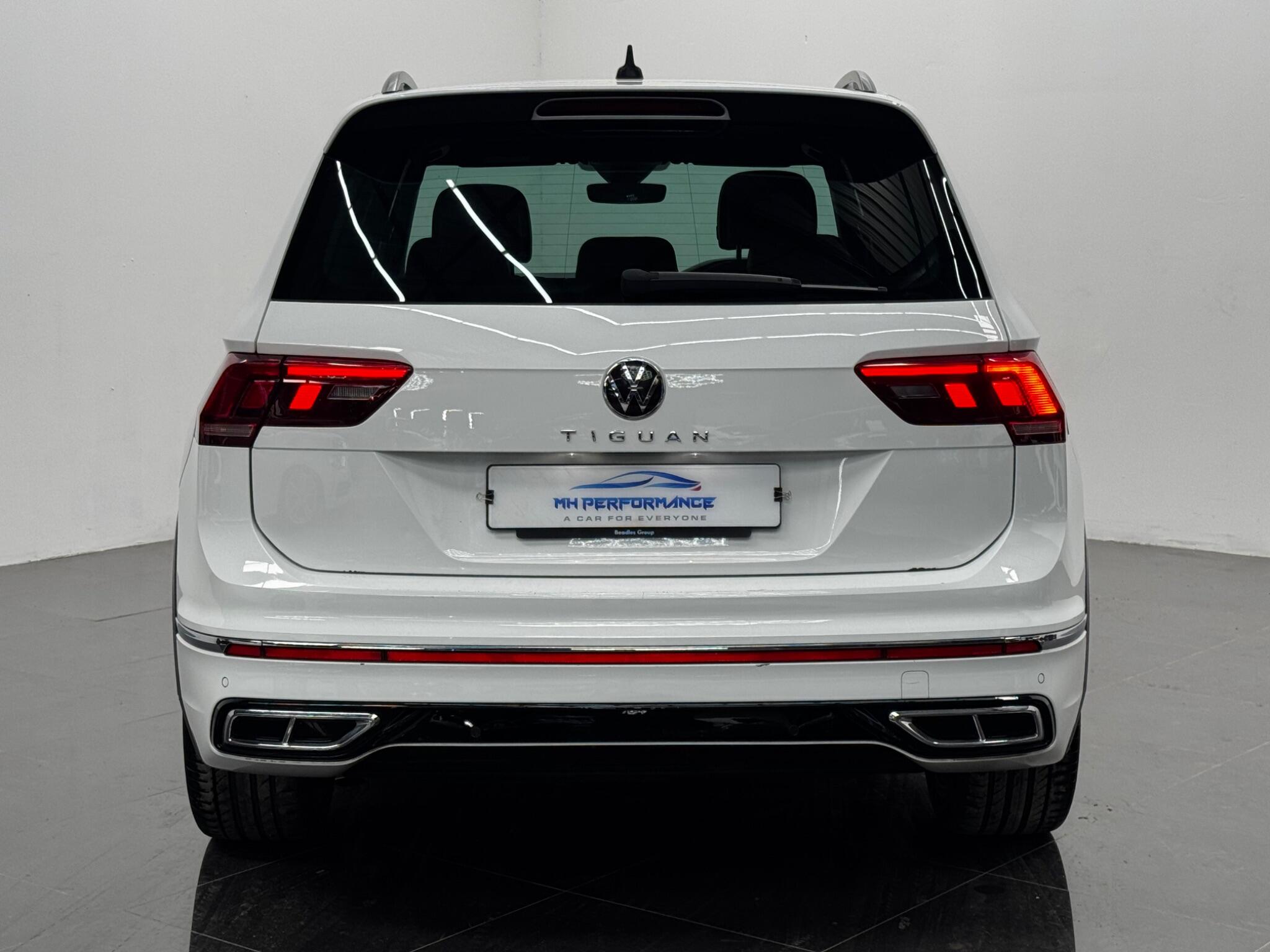 Volkswagen Tiguan view 4