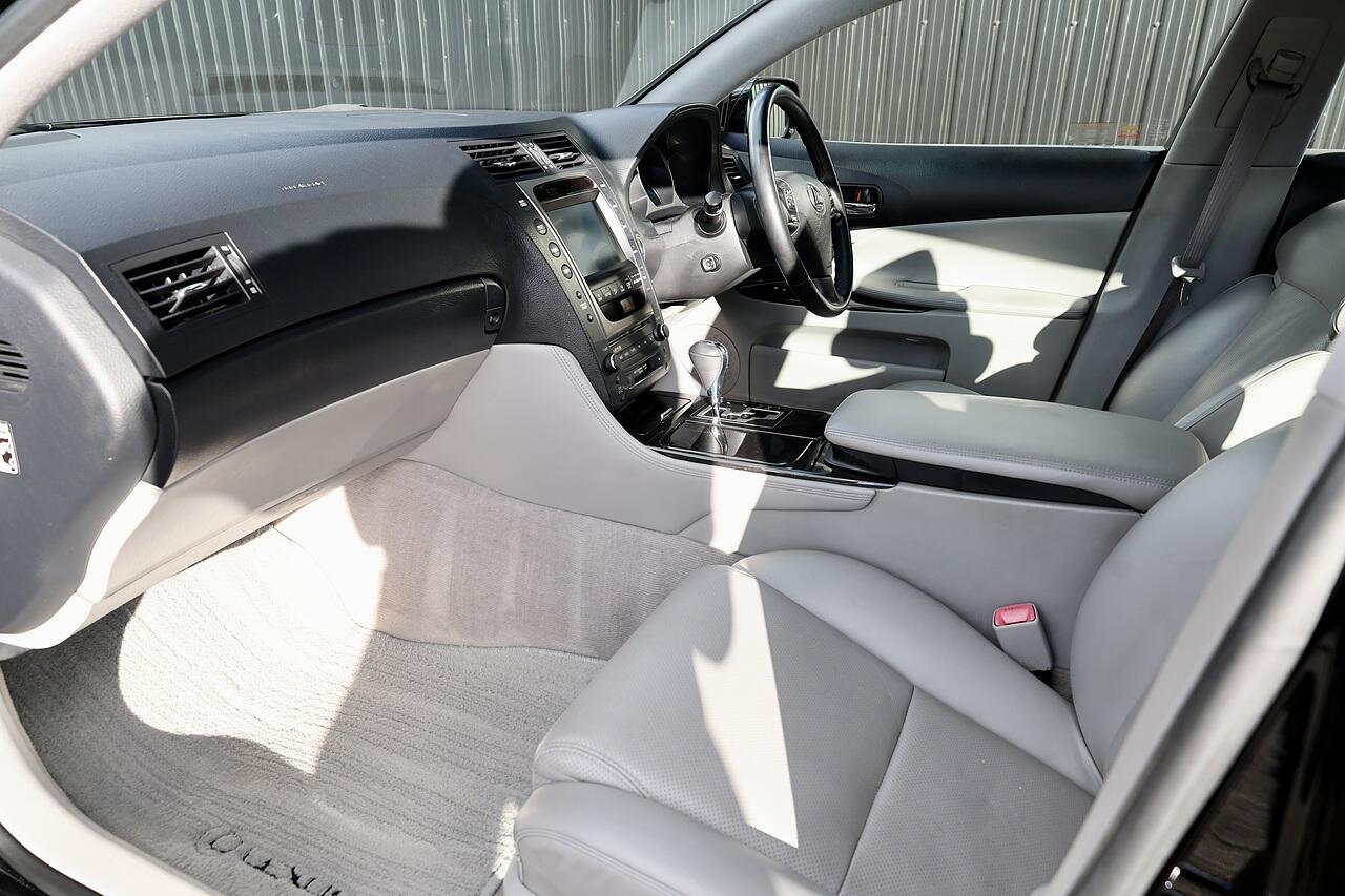 Lexus GS view 3