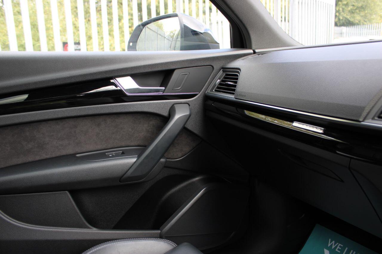 Audi Q5 view 26