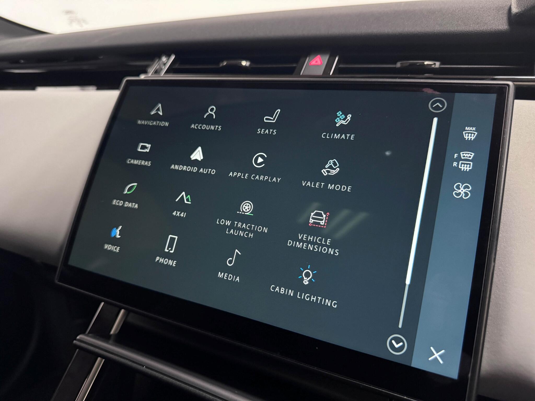 Land Rover Range Rover Velar view 41