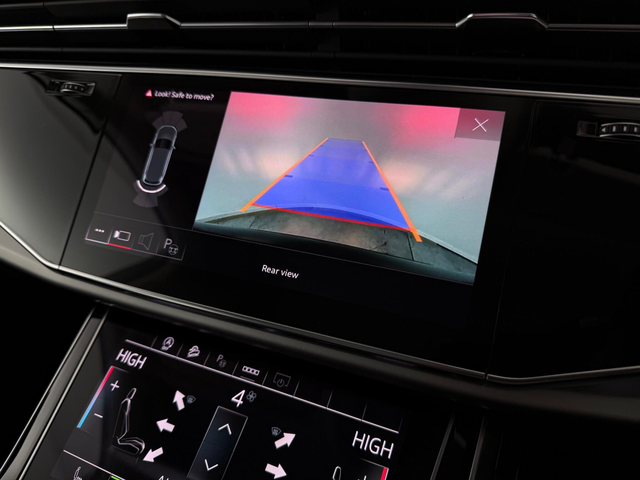 Audi Q7 view 27
