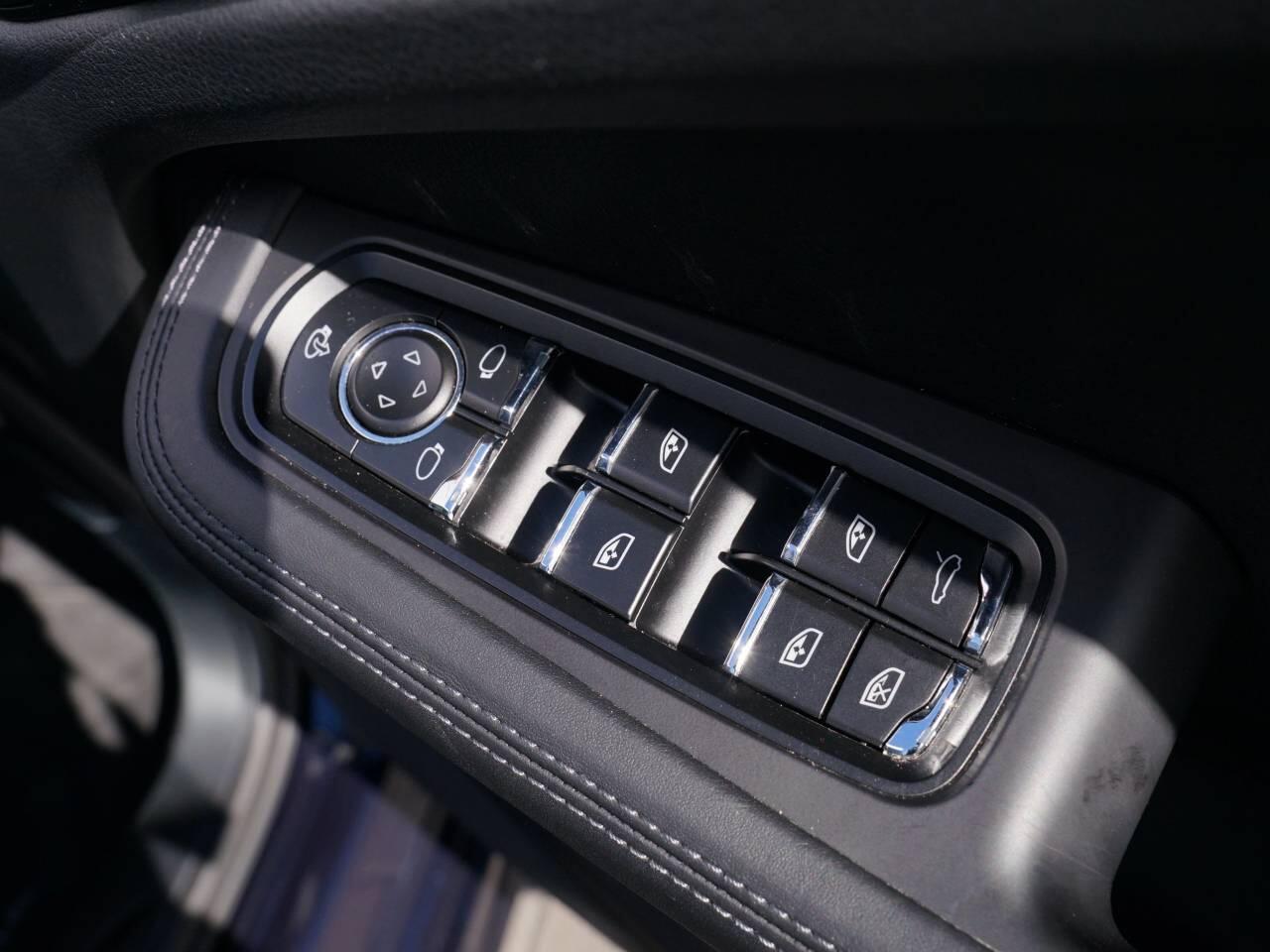 Porsche Macan view 45