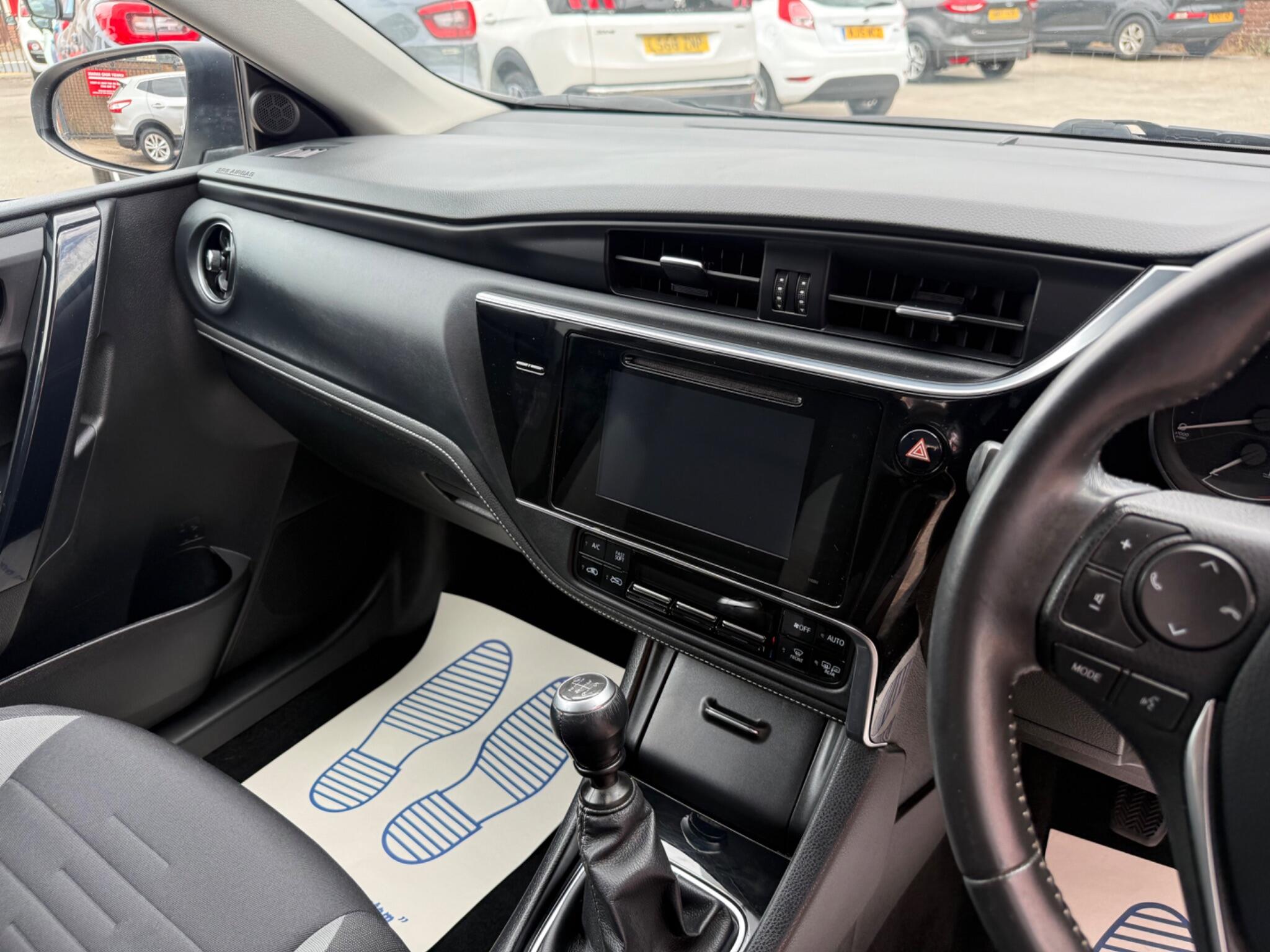 Toyota Auris view 12