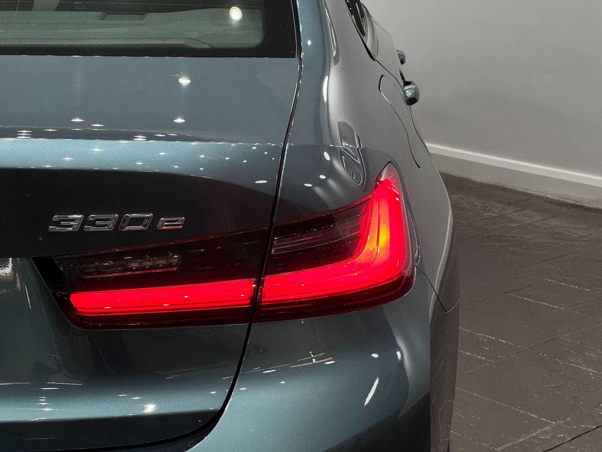 BMW 3 Series view 24
