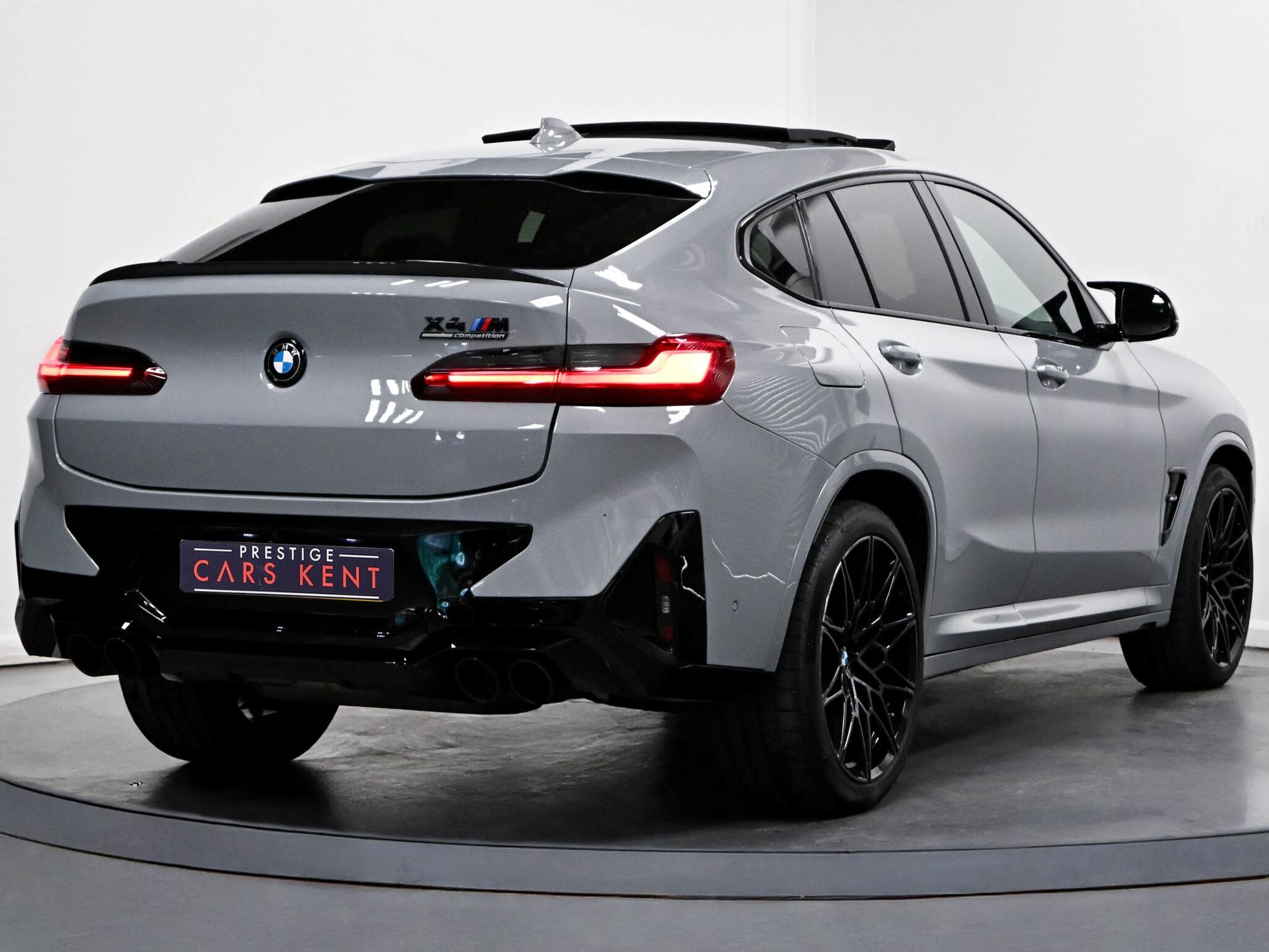 BMW X4 M view 27