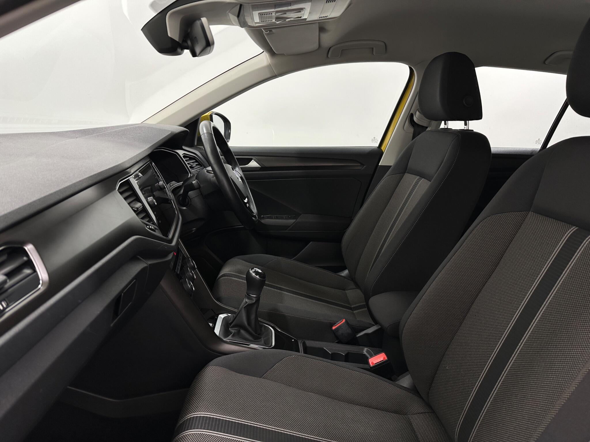 Volkswagen T-Roc view 31