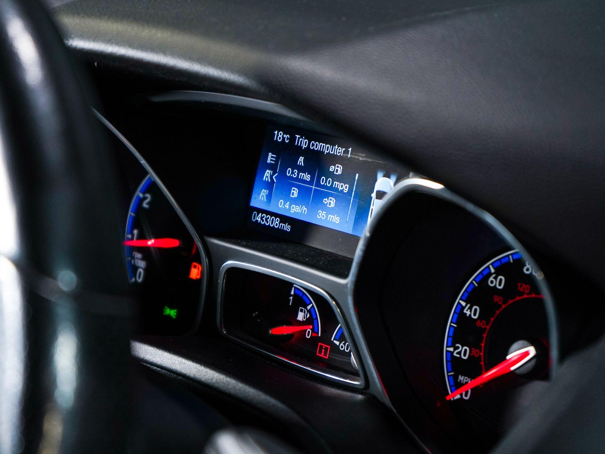 Ford Focus view 28