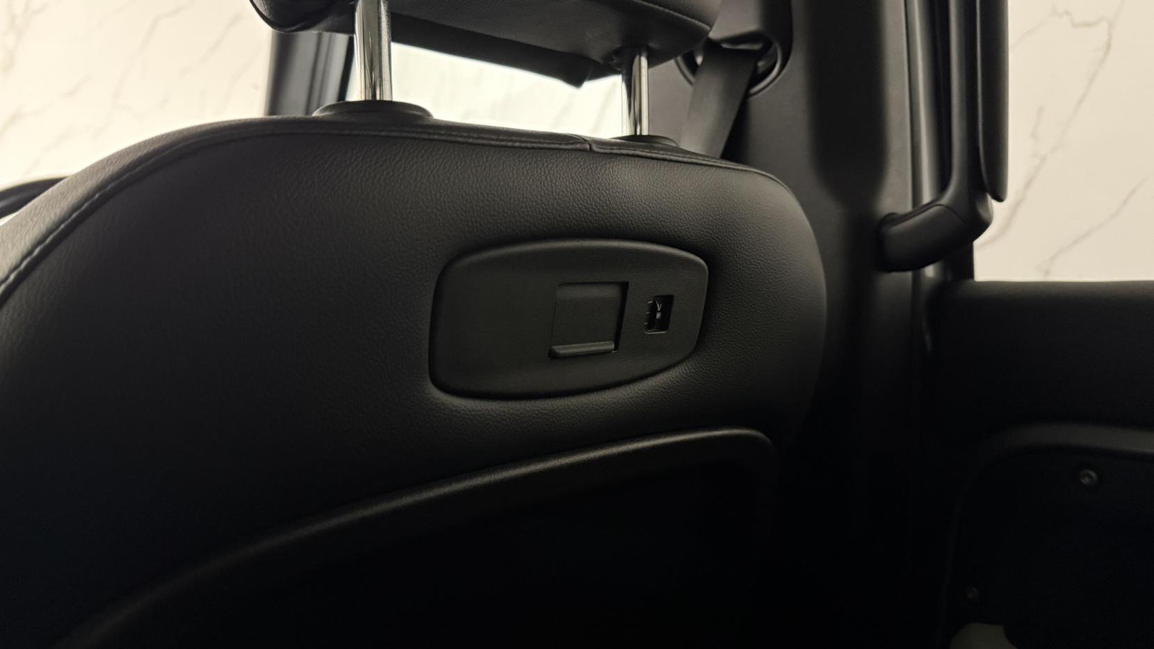 Land Rover Defender view 13