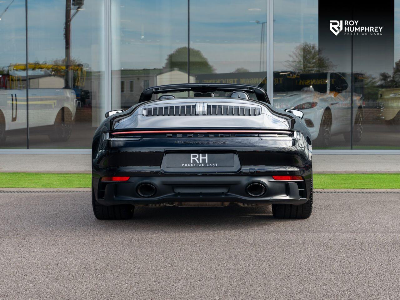 Porsche 911 view 7