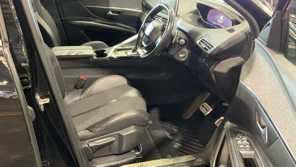 Peugeot 3008 view 2