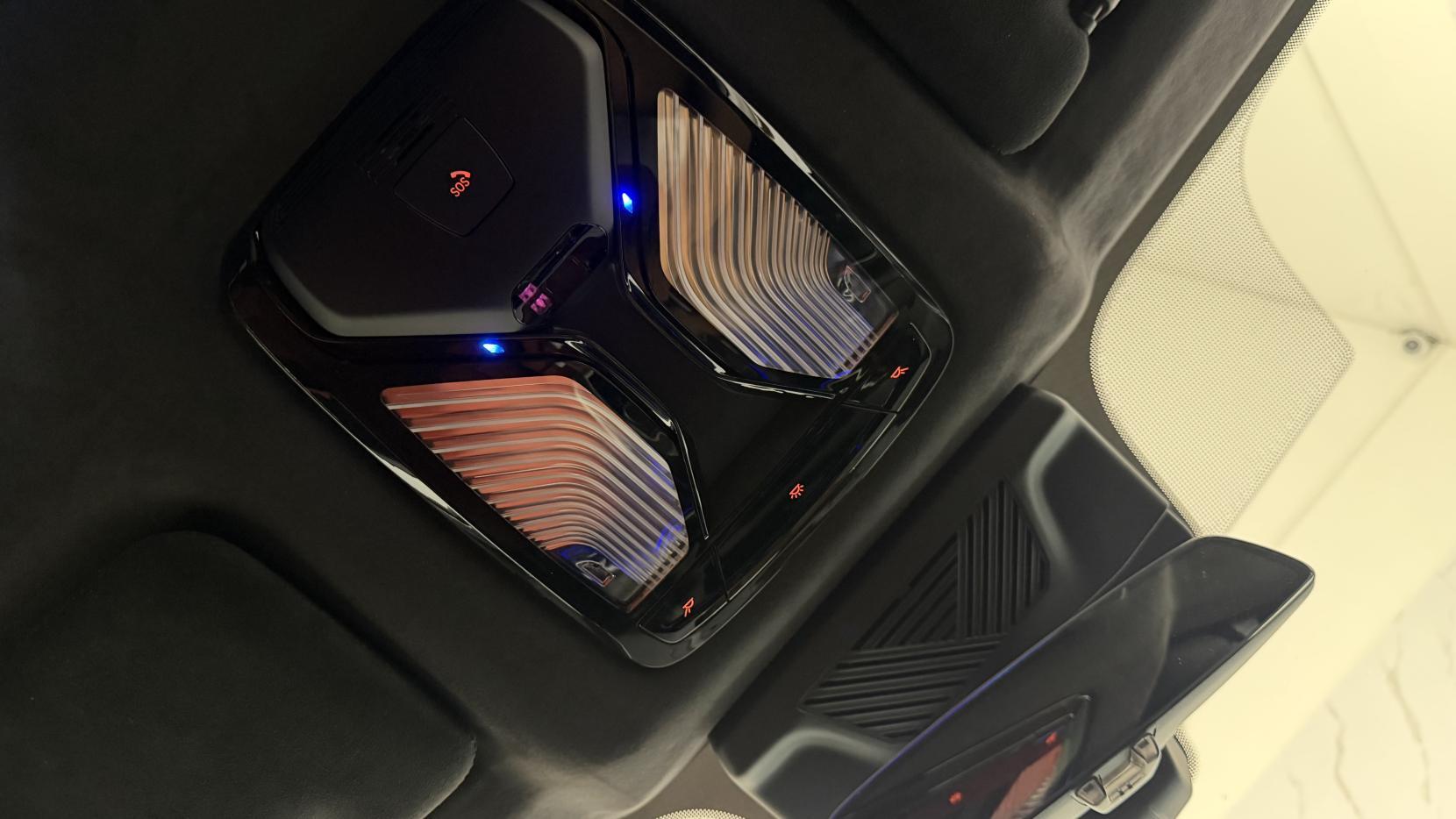 BMW XM view 37