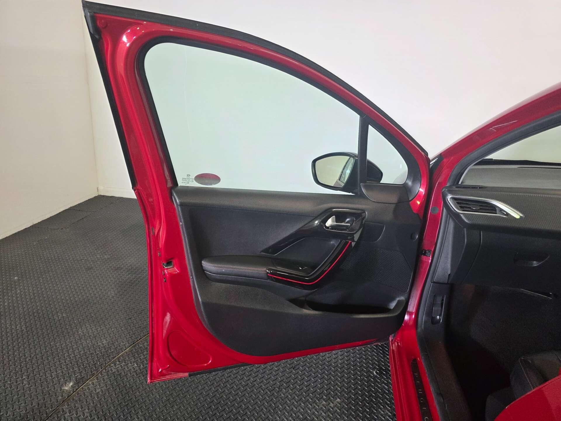 Peugeot 208 view 46