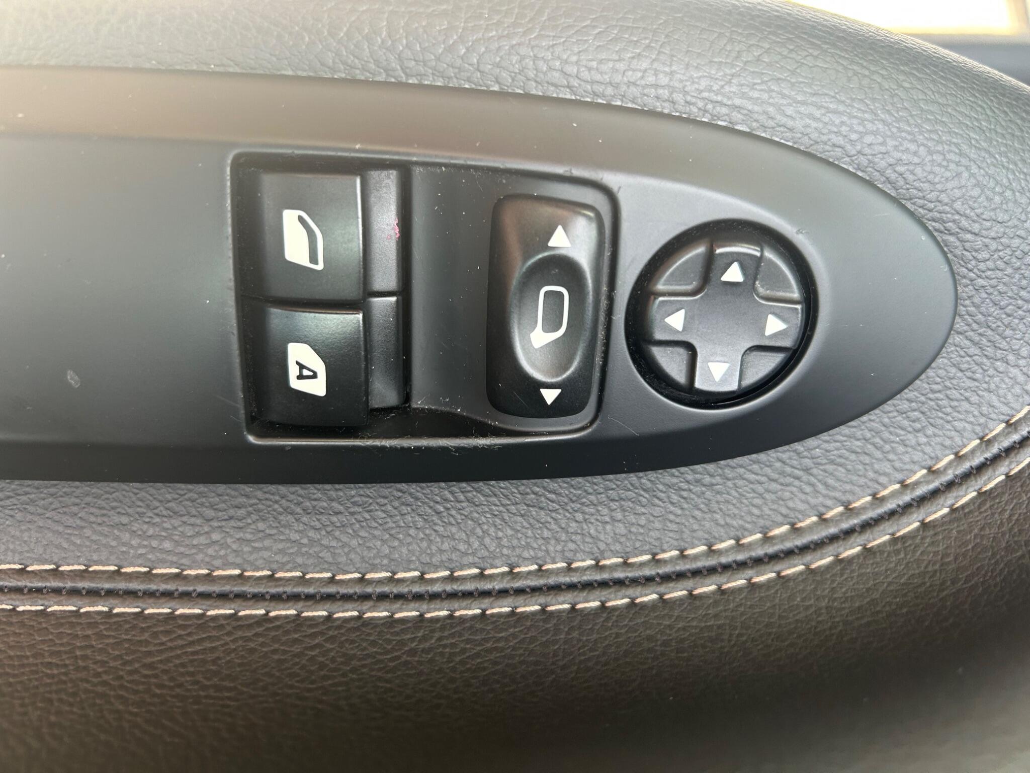 DS Automobiles DS 3 view 25