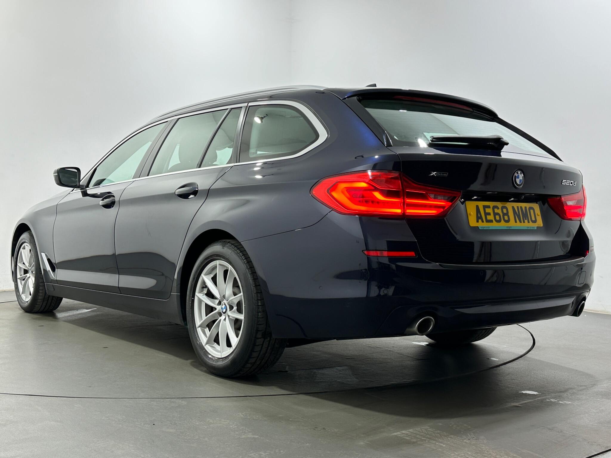 BMW 5 Series view 50