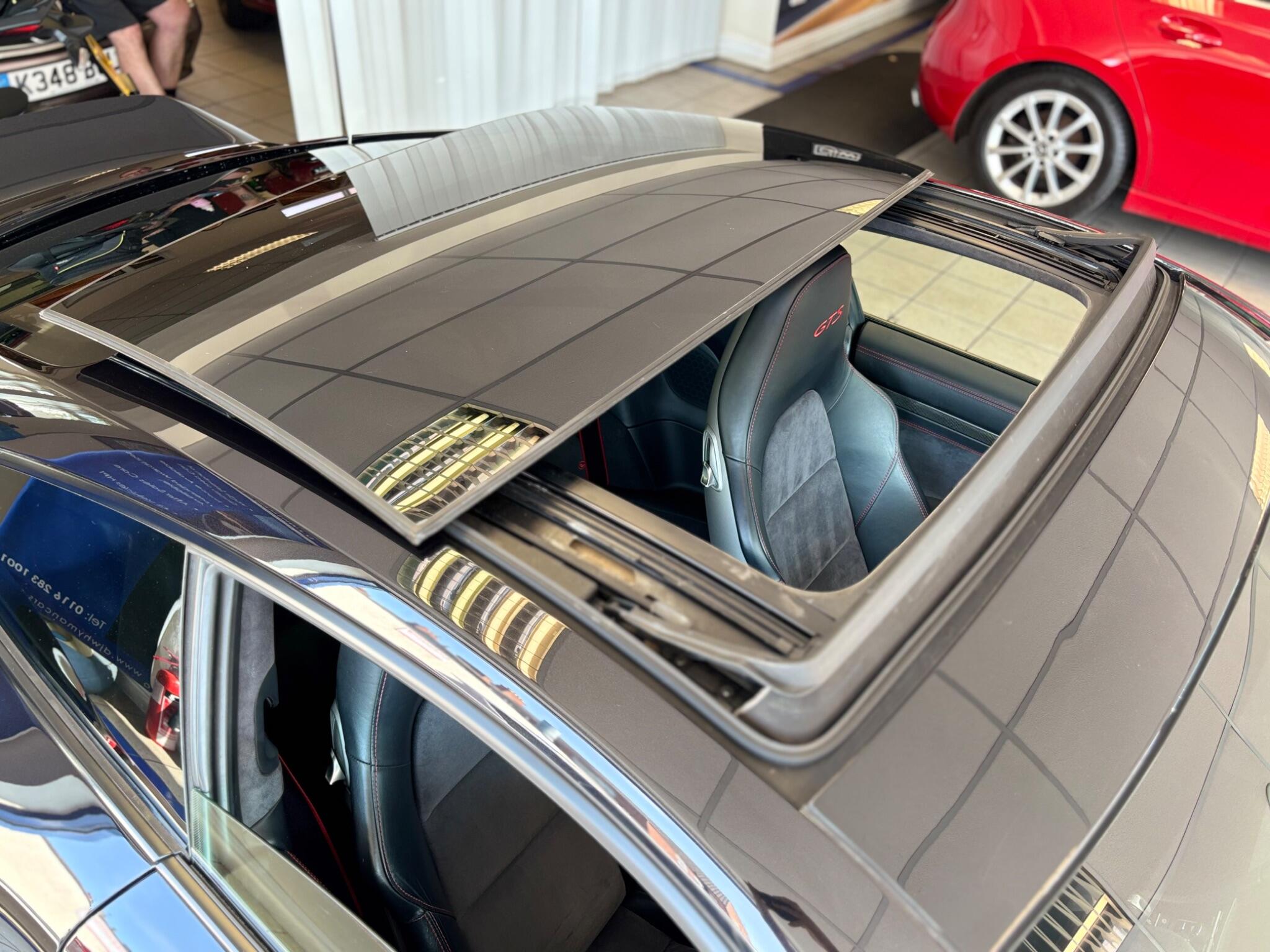 Porsche 911 view 33