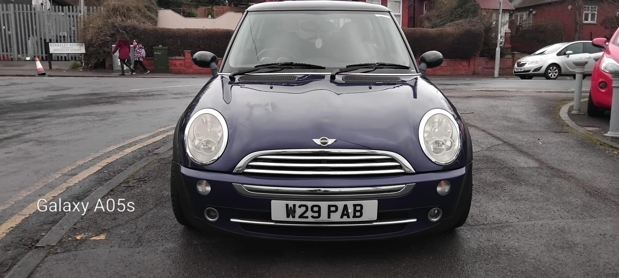 2005 MINI Hatch image 2