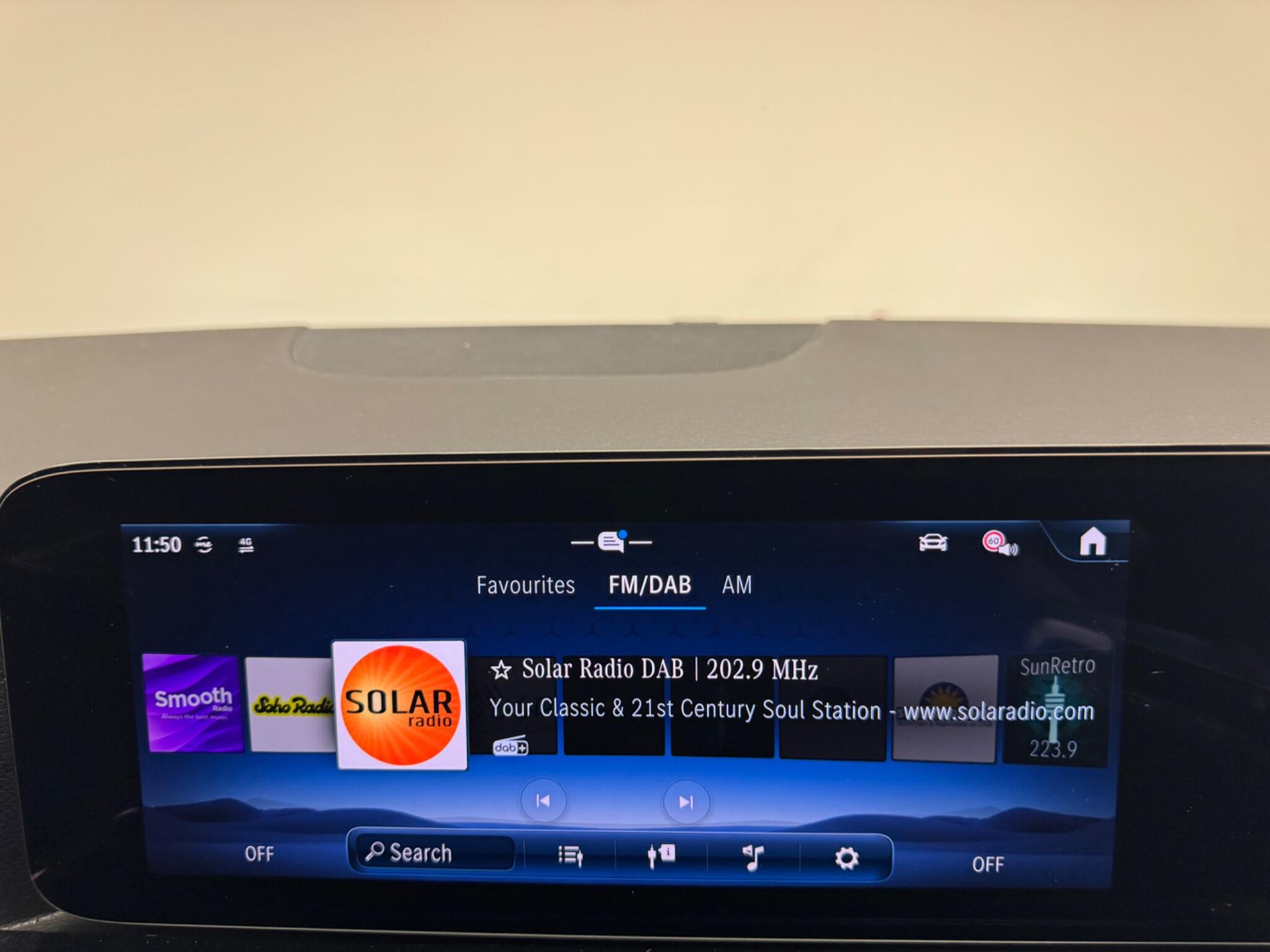 Mercedes-Benz Gla view 21
