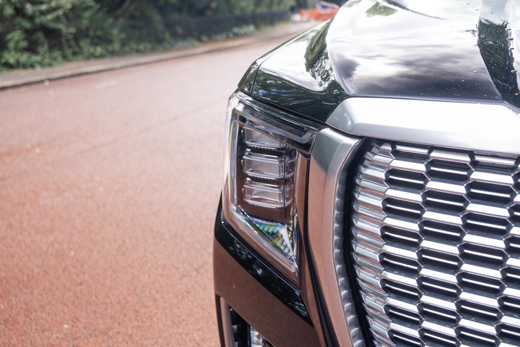 GMC Yukon view 13