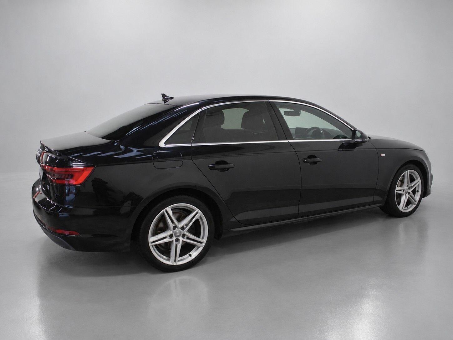 Audi A4 view 11